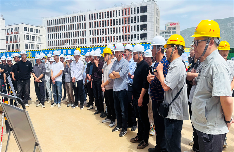 2025年4月17日，由莆田市涵江区住房和城乡建设局主办、尊龙·Z6三建承办的钢筋安装工程质量防控现场交流会在联东U谷·涵江海峡智造产业谷一期成功召开。